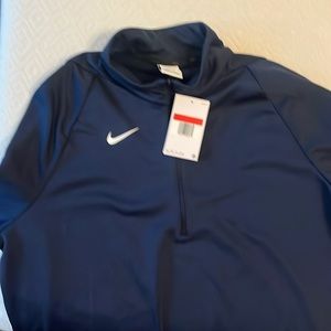 Brand new Nike dri fit training themafit (w logo)